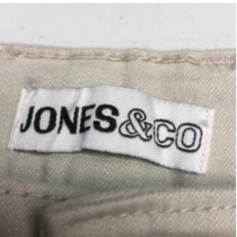 LIKE NEW JONES & CO. LIGHT-GRAY COTTON CAPRIS 12/31x13 ⭐️ - Picture 2 of 11
